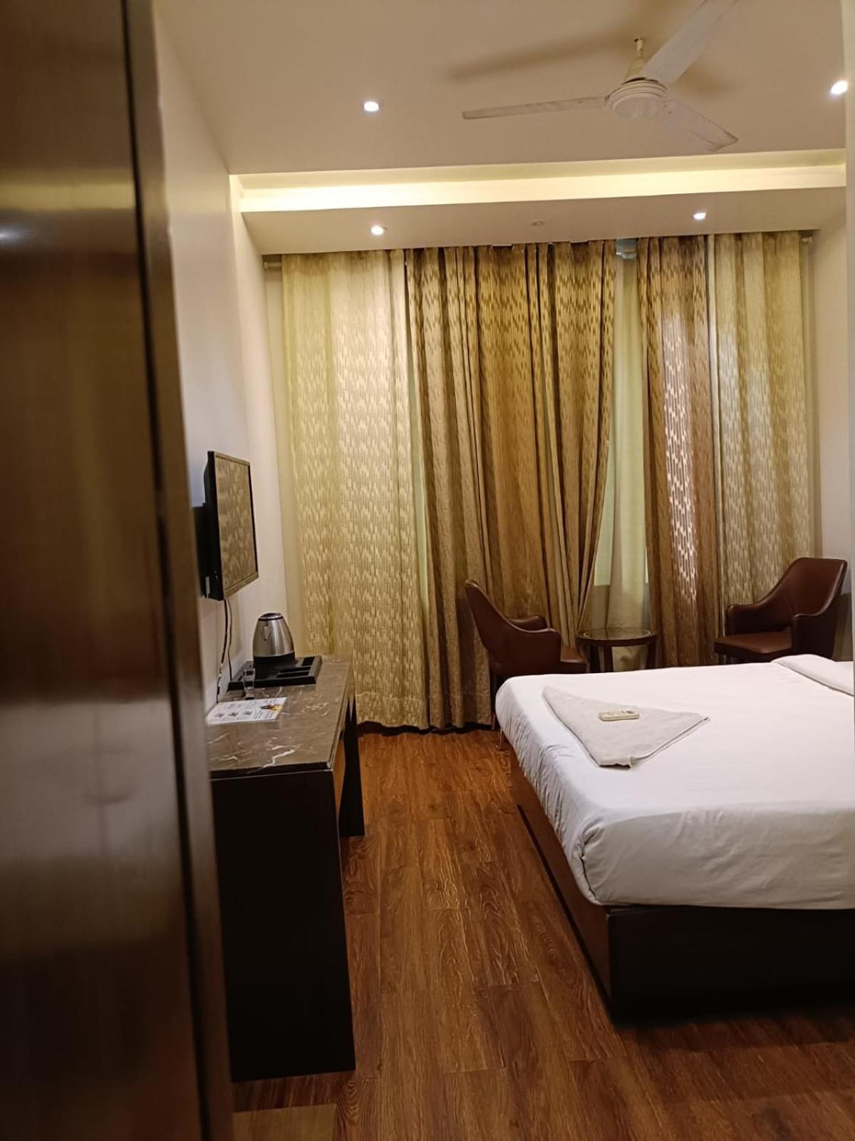 Hotel Parklane Agra (Uttar Pradesh) Εξωτερικό φωτογραφία