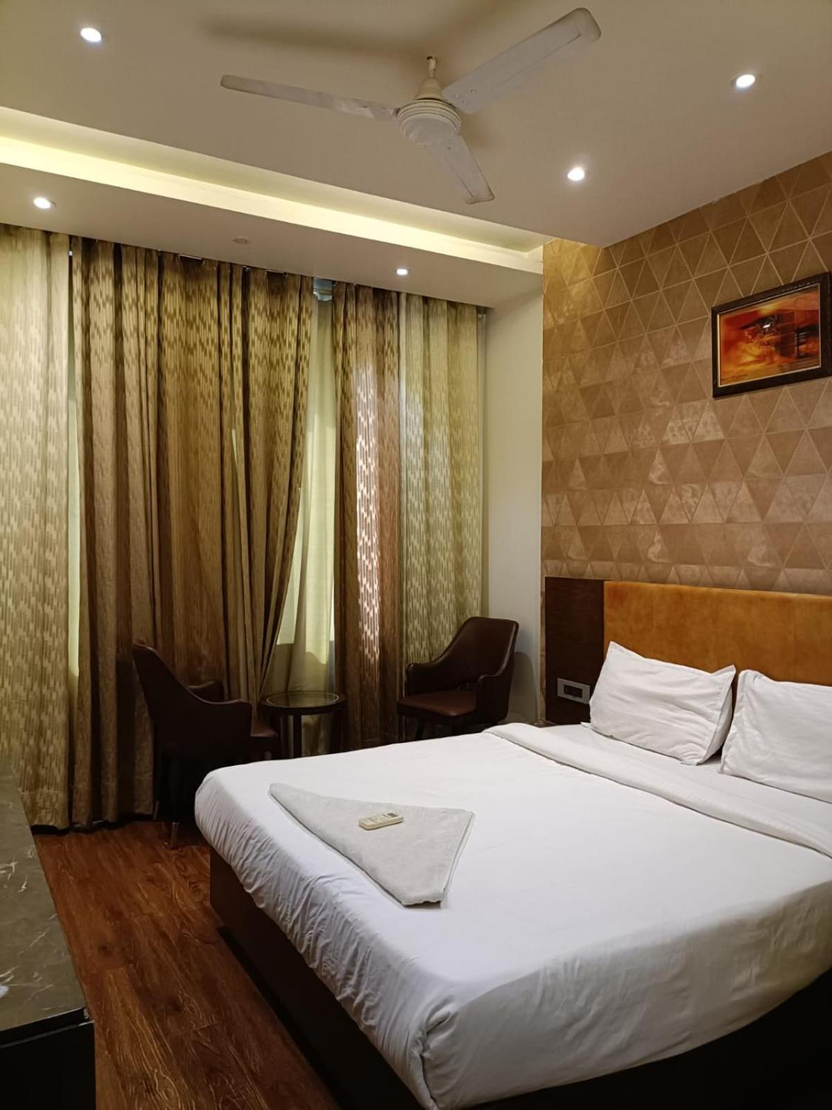 Hotel Parklane Agra (Uttar Pradesh) Εξωτερικό φωτογραφία
